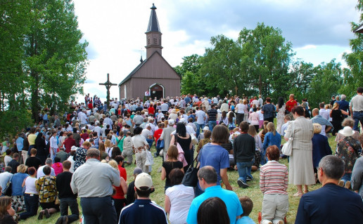 31_Zem. Kalvarija, III kryziaus kelio koplycia, VL.Gaudiesiaus n..jpg